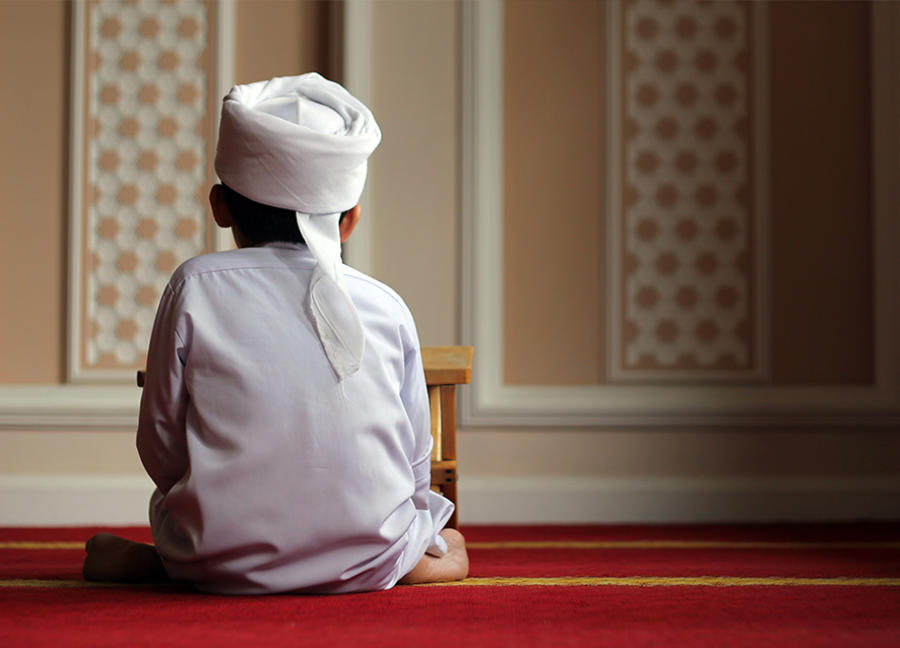Lær dit barn vigtigheden af ​​bøn, og hvordan man kan være ydmyg i den Fru Magasinet