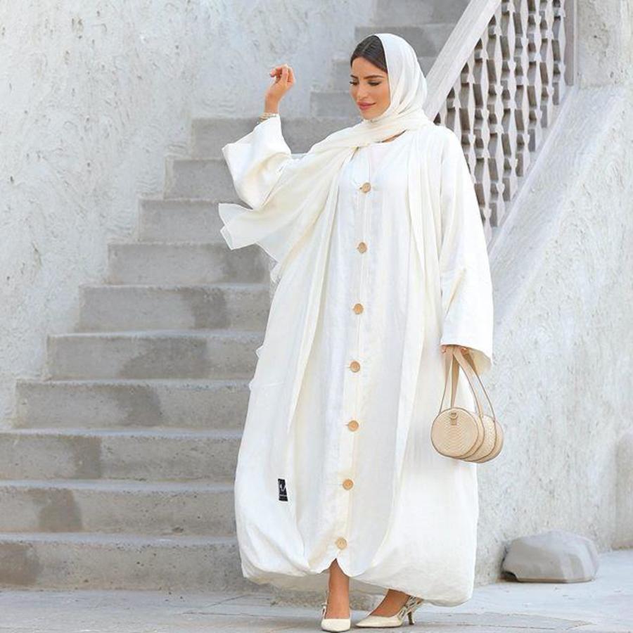Sådan koordinerer du den hvide abaya med tilbehør | Fru Magasinet