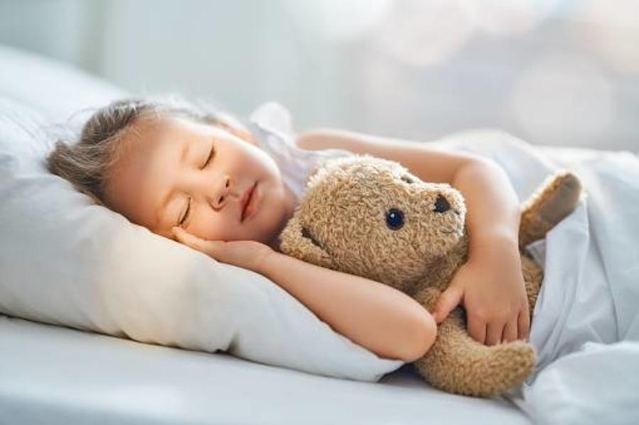 هل تختلف ساعات نوم الطفل وقت الدراسة؟ | مجلة سيدتي