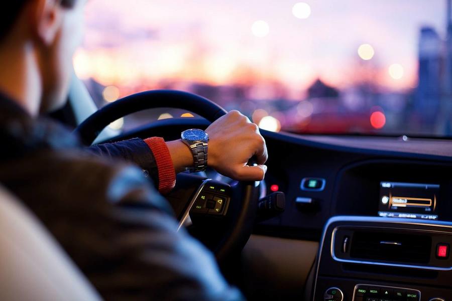 تقارير: شاشة Head-up تجعل قيادة السيارة أكثر أمانا | مجلة سيدتي