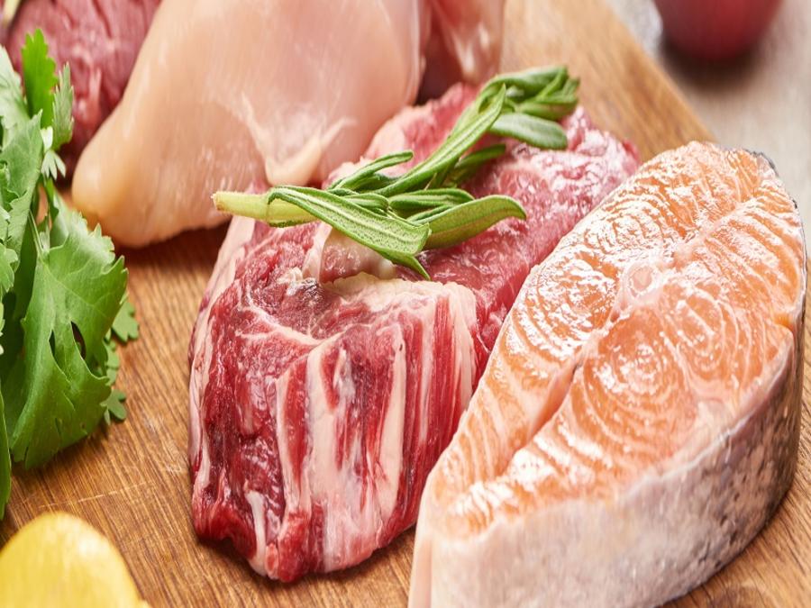 يوجد الكرياتين في اللحوم والأسماك كما يمكن الحصول عليه من المكملات الغذائية  (المصدر: Adobe.stock) 