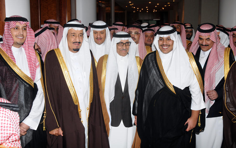 ولى العهد يحضر زواج الأمير سلطان بن فهد بن سلمان | مجلة سيدتي